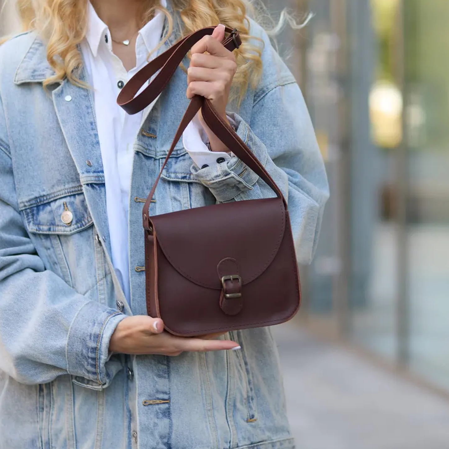 Smooth Compact Square Saddle Pouch With Curved Buckle Flap, Wide Single Hanging Strand And Soft Rounded Corner Edges